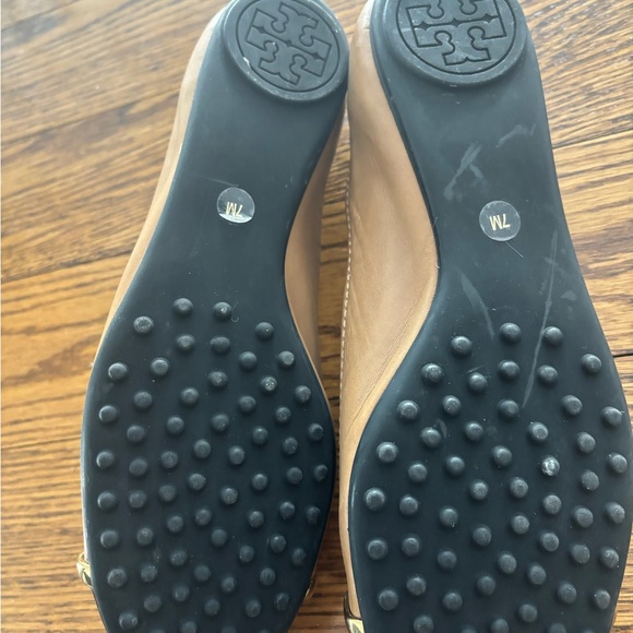 Tory Burch Two-Tone Cap-Toe Ballet Flats in Tan and Black - Picture 5 of 5